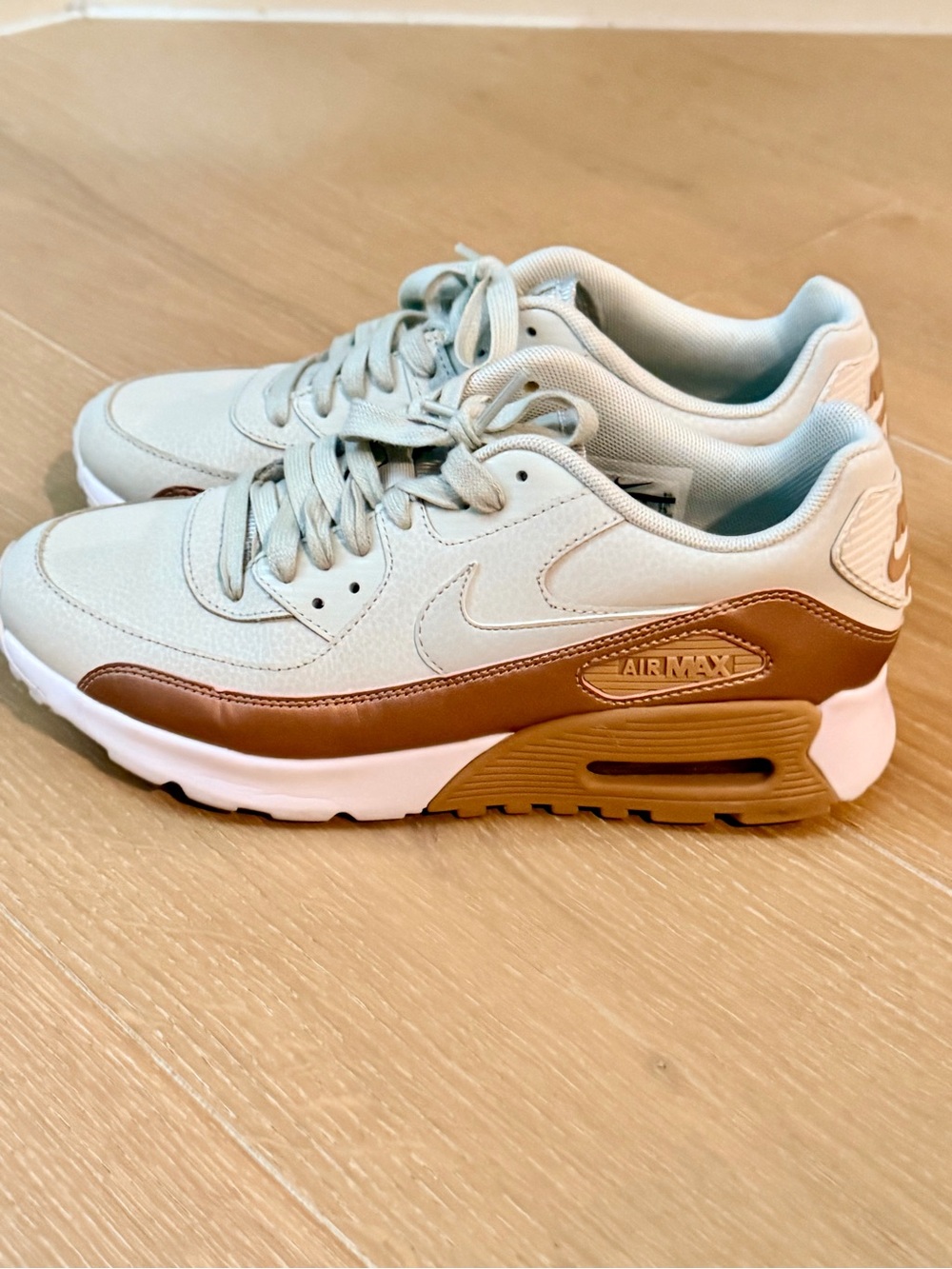 Nike Airmax Women's Sneakers in White and Bronze